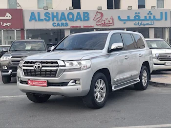 Toyota  Land Cruiser  GXR  2015  Automatic  440,000 Km  6 Cylinder  Four Wheel Drive (4WD)  SUV  Silver