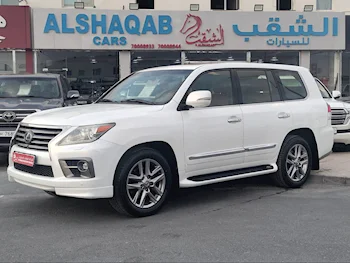 Lexus  LX  570  2014  Automatic  280,000 Km  8 Cylinder  Four Wheel Drive (4WD)  SUV  White