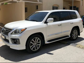 Lexus  LX  570  2013  Automatic  188,000 Km  8 Cylinder  Four Wheel Drive (4WD)  SUV  White