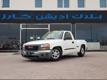 GMC  Sierra  2006  Automatic  232,000 Km  8 Cylinder  Rear Wheel Drive (RWD)  Pick Up  White