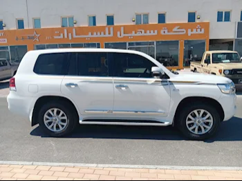 Toyota  Land Cruiser  VXR  2018  Automatic  114,000 Km  8 Cylinder  Four Wheel Drive (4WD)  SUV  White