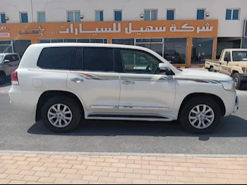 Toyota  Land Cruiser  GXR  2017  Automatic  157,000 Km  8 Cylinder  Four Wheel Drive (4WD)  SUV  White