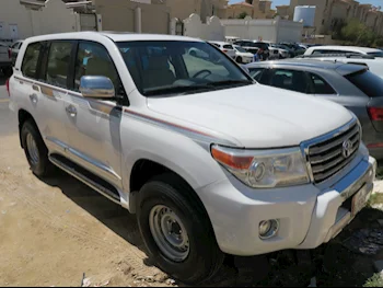 Toyota  Land Cruiser  GXR  2014  Automatic  404,000 Km  8 Cylinder  Four Wheel Drive (4WD)  SUV  White