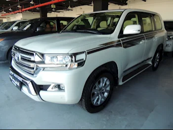 Toyota  Land Cruiser  GXR  2016  Automatic  117,000 Km  6 Cylinder  Four Wheel Drive (4WD)  SUV  White