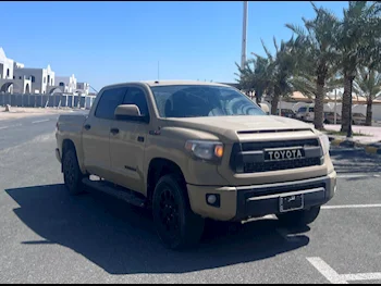 Toyota  Tundra  2016  Automatic  126,000 Km  8 Cylinder  Four Wheel Drive (4WD)  Pick Up  Beige