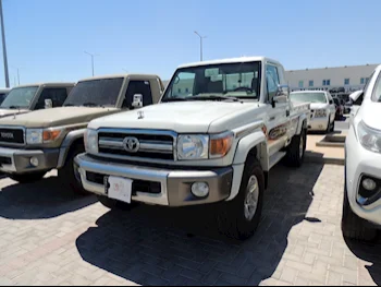 Toyota  Land Cruiser  LX  2022  Manual  64,000 Km  6 Cylinder  Four Wheel Drive (4WD)  Pick Up  White