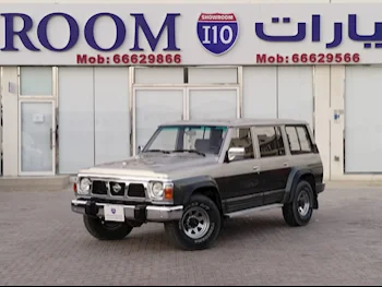 نيسان  باترول  سفاري  1993  اوتوماتيك  110,000 كم  6 سلندر  دفع رباعي  اس يو في  فضي