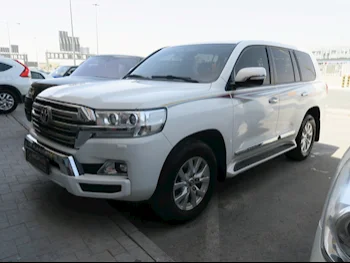 Toyota  Land Cruiser  GXR  2018  Automatic  136,000 Km  8 Cylinder  Four Wheel Drive (4WD)  SUV  White