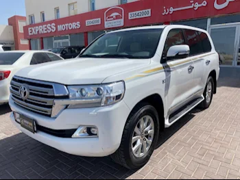 Toyota  Land Cruiser  VXR  2018  Automatic  190,000 Km  8 Cylinder  Four Wheel Drive (4WD)  SUV  White