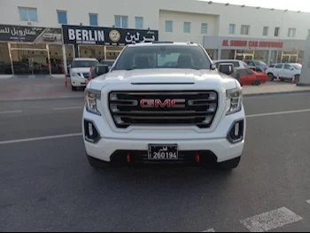 GMC  Sierra  AT4  2020  Automatic  77,000 Km  8 Cylinder  Four Wheel Drive (4WD)  Pick Up  White