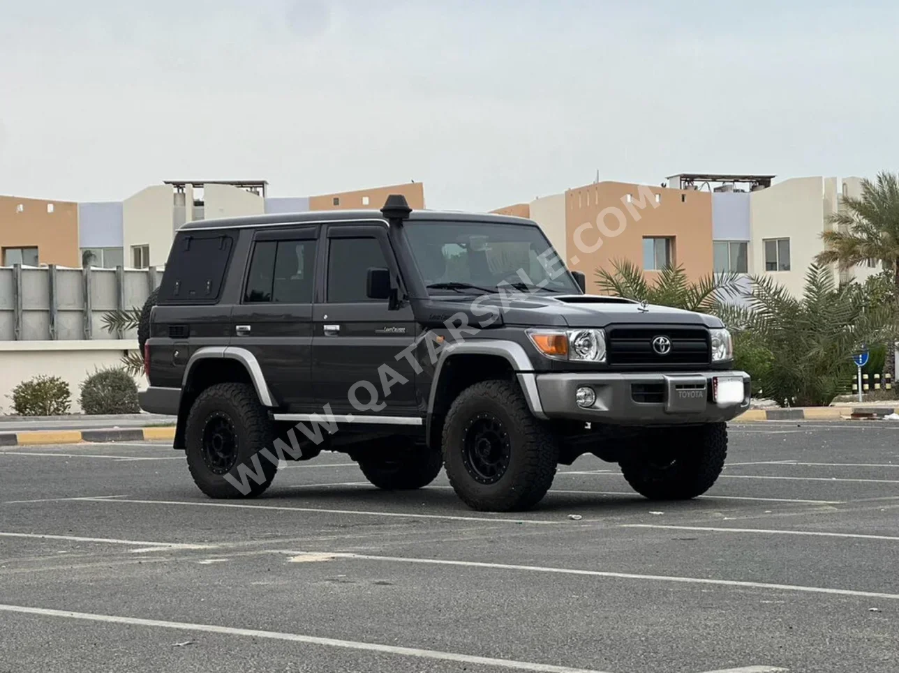 Toyota  Land Cruiser  Hard Top  2018  Manual  67,000 Km  6 Cylinder  Four Wheel Drive (4WD)  Pick Up  Gray