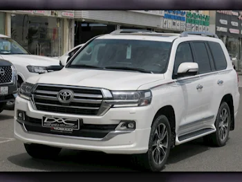 Toyota  Land Cruiser  GXR- Grand Touring  2019  Automatic  298,000 Km  8 Cylinder  Four Wheel Drive (4WD)  SUV  White