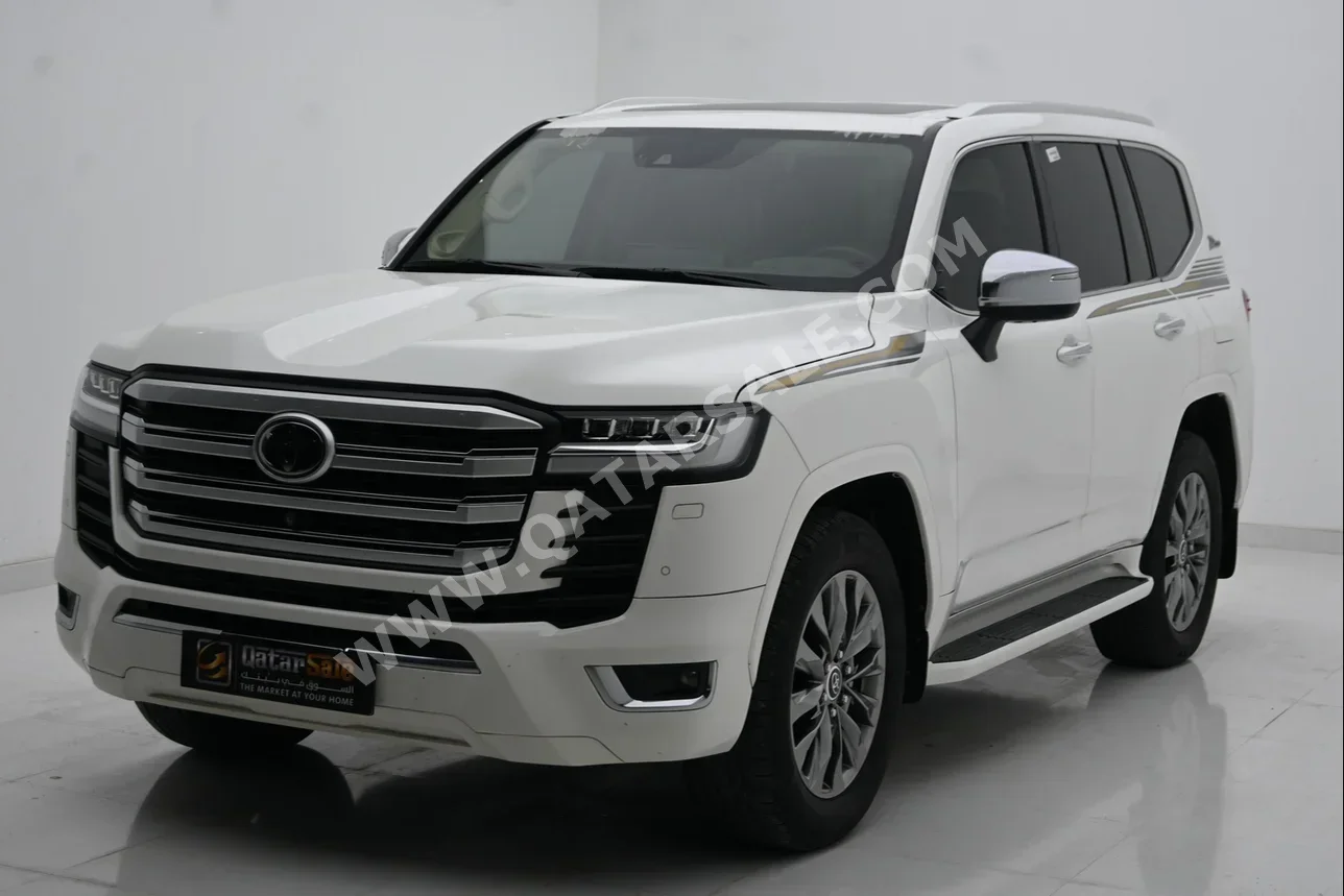 Toyota  Land Cruiser  VXR Twin Turbo  2022  Automatic  60,000 Km  6 Cylinder  Four Wheel Drive (4WD)  SUV  White  With Warranty