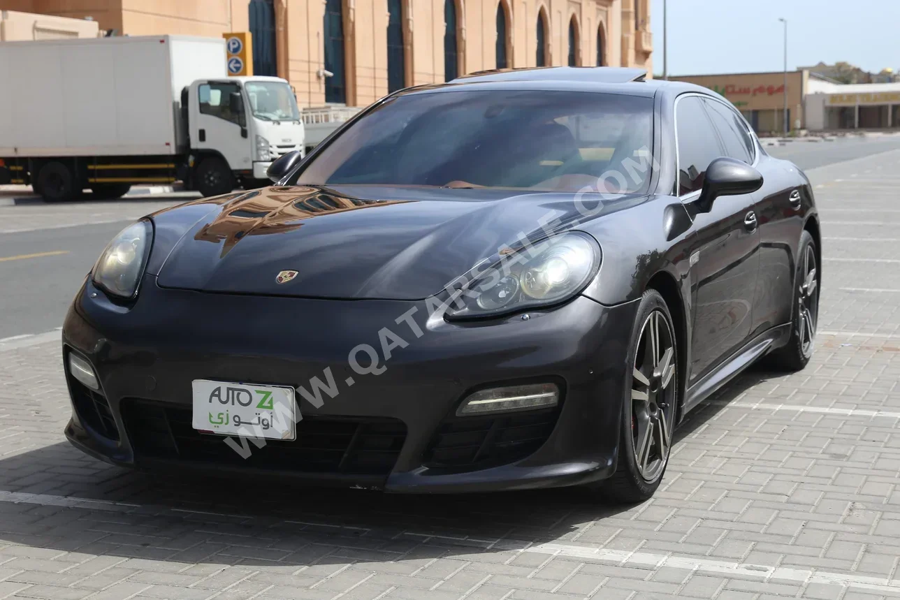 Porsche  Panamera  4S  2012  Automatic  150,000 Km  8 Cylinder  Rear Wheel Drive (RWD)  Sedan  Gray