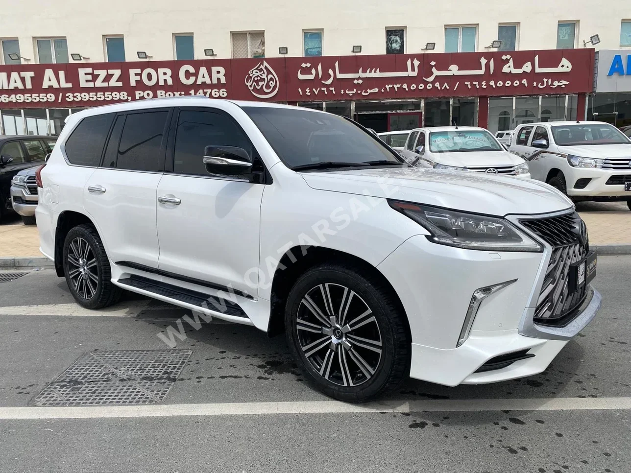  Lexus  LX  570  2017  Automatic  113,000 Km  8 Cylinder  Four Wheel Drive (4WD)  SUV  White  With Warranty