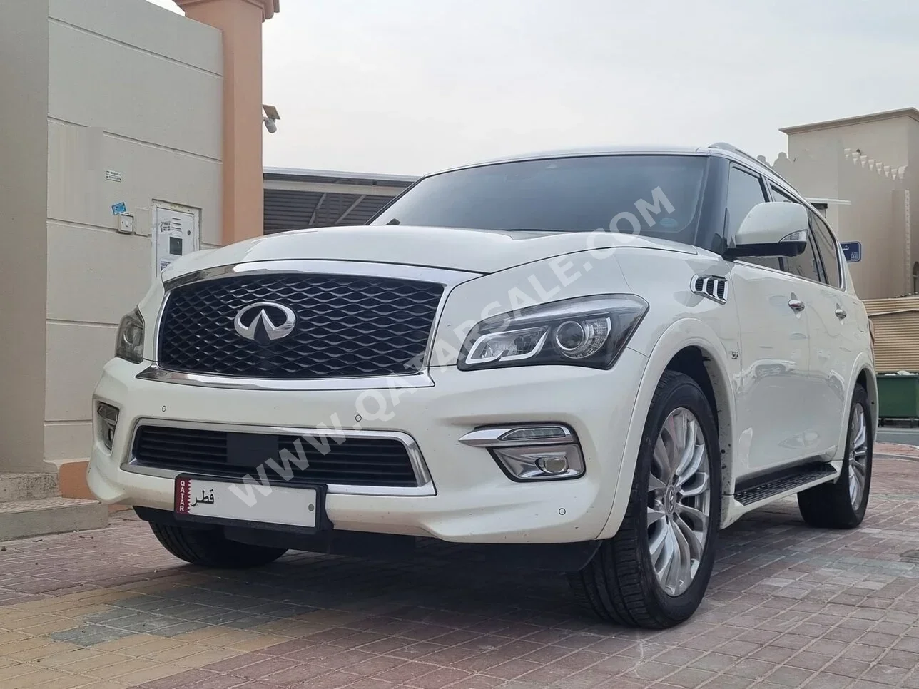 Infiniti  QX  80  2017  Automatic  135,000 Km  8 Cylinder  Four Wheel Drive (4WD)  SUV  White