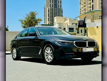 BMW  5-Series  520i  2023  Automatic  33٬000 Km  4 Cylinder  Rear Wheel Drive (RWD)  Sedan  Dark Gray