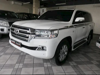 Toyota  Land Cruiser  VXR  2017  Automatic  166,000 Km  8 Cylinder  Four Wheel Drive (4WD)  SUV  White