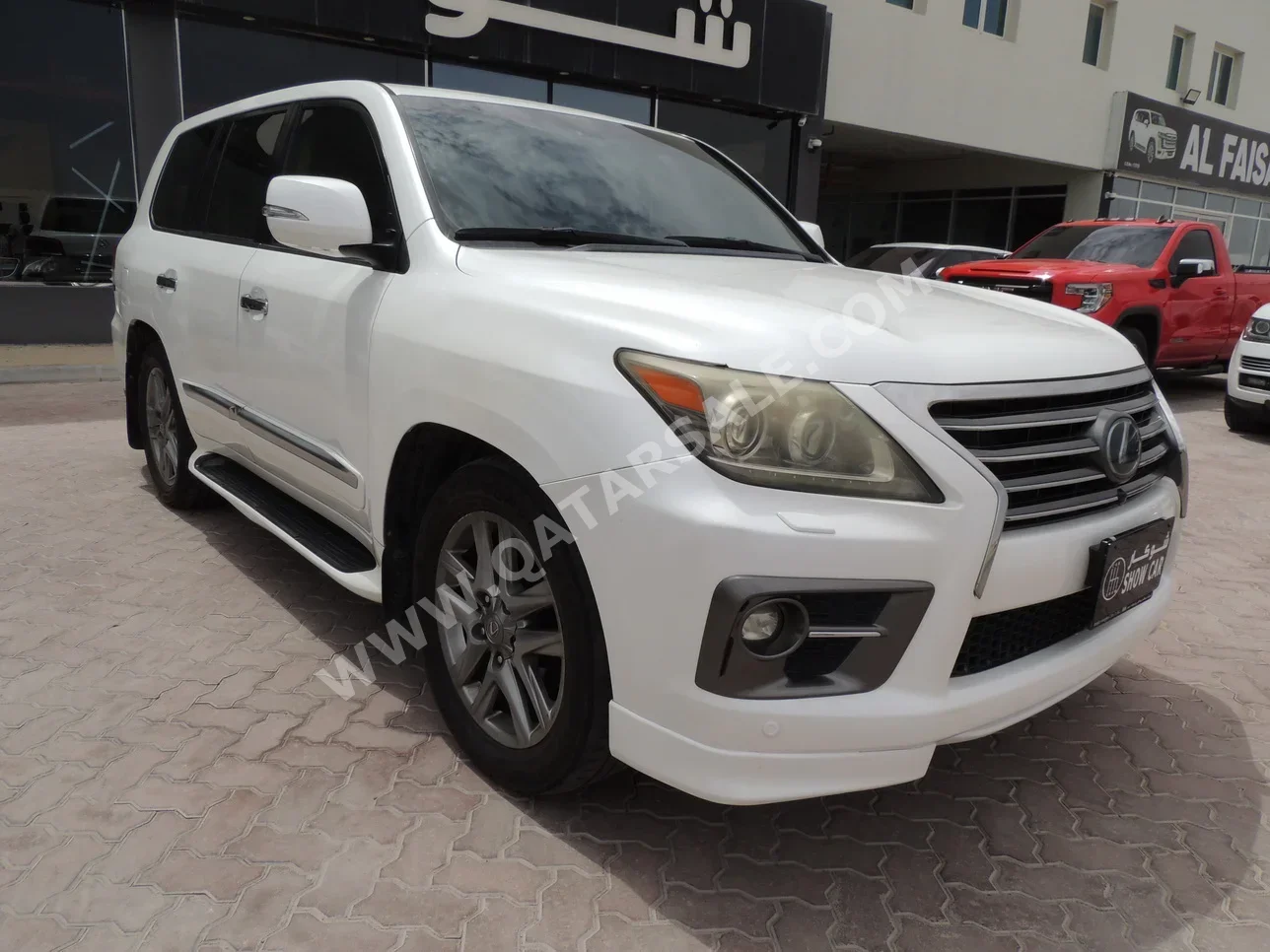 Lexus  LX  570 S  2015  Automatic  300,000 Km  8 Cylinder  Four Wheel Drive (4WD)  SUV  White