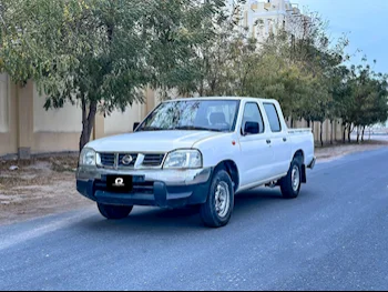 Nissan  Pickup  2016  Manual  398,000 Km  4 Cylinder  Rear Wheel Drive (RWD)  Pick Up  White