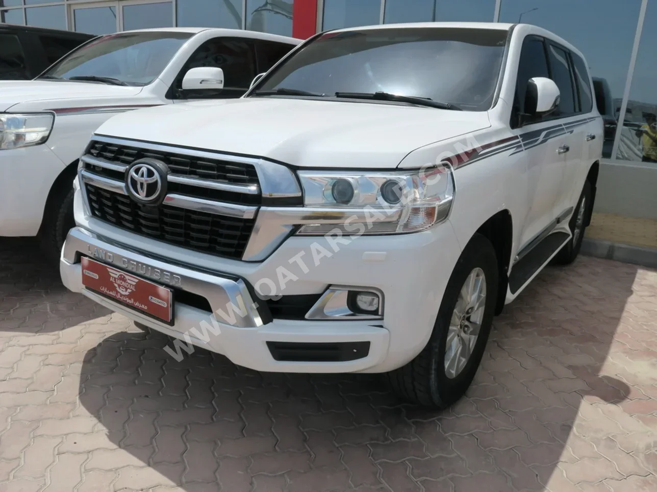 Toyota  Land Cruiser  GXR  2018  Automatic  270,000 Km  8 Cylinder  Four Wheel Drive (4WD)  SUV  White