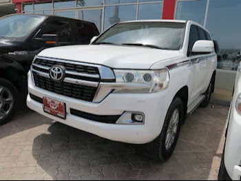 Toyota  Land Cruiser  GXR  2017  Automatic  225,000 Km  8 Cylinder  Four Wheel Drive (4WD)  SUV  White