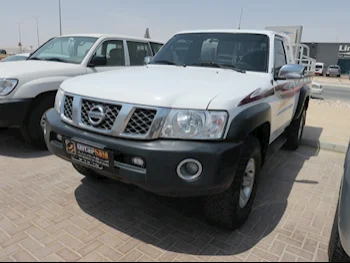 Nissan  Patrol  Pickup  2017  Manual  166,000 Km  6 Cylinder  Four Wheel Drive (4WD)  Pick Up  White