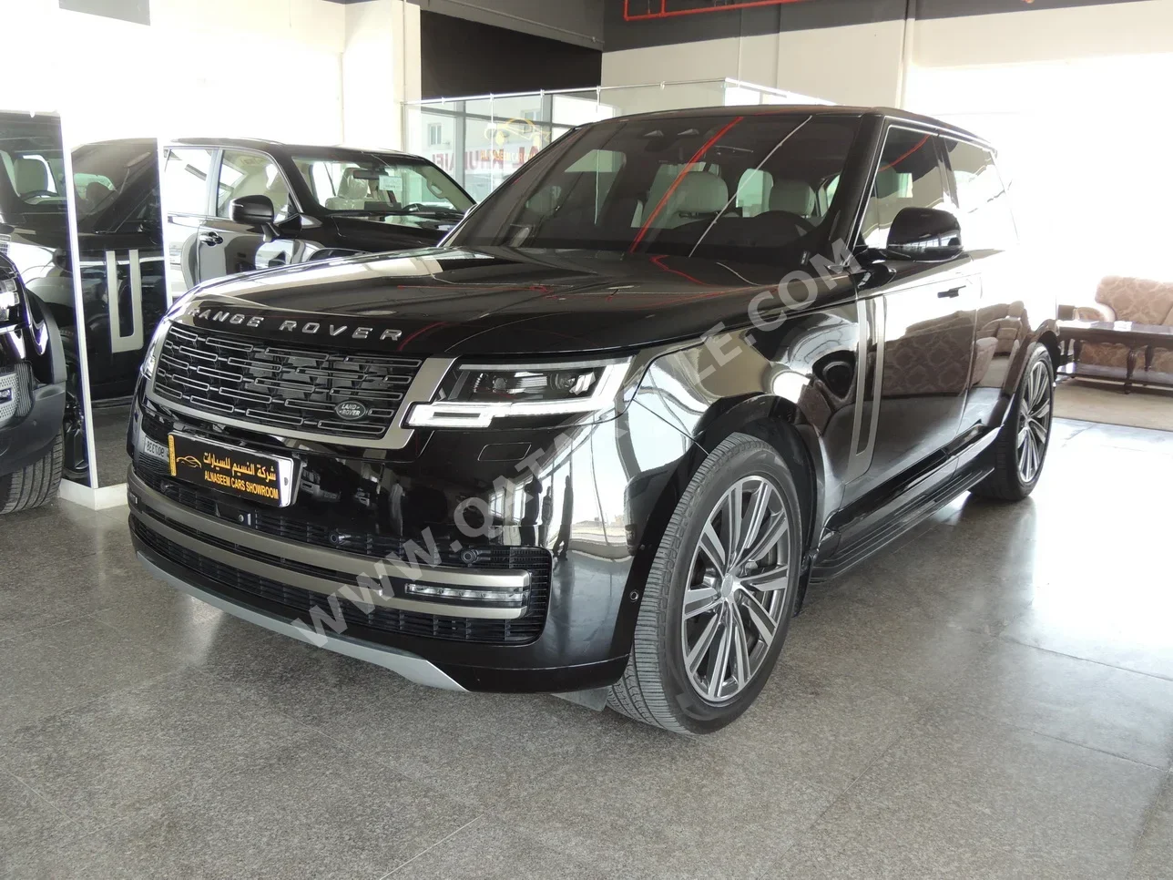 Land Rover  Range Rover  HSE  2023  Automatic  25,000 Km  8 Cylinder  Four Wheel Drive (4WD)  SUV  Black  With Warranty