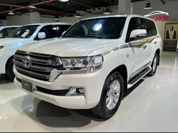 Toyota  Land Cruiser  VXR  2016  Automatic  297,000 Km  8 Cylinder  Four Wheel Drive (4WD)  SUV  Pearl