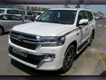 Toyota  Land Cruiser  GXR- Grand Touring  2021  Automatic  114,000 Km  8 Cylinder  Four Wheel Drive (4WD)  SUV  White