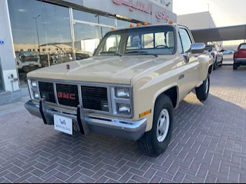 GMC  Sierra  Classic  1986  Automatic  176,000 Km  8 Cylinder  Rear Wheel Drive (RWD)  Pick Up  Beige