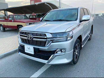 Toyota  Land Cruiser  G Limited  2010  Automatic  500,000 Km  6 Cylinder  Four Wheel Drive (4WD)  SUV  Silver