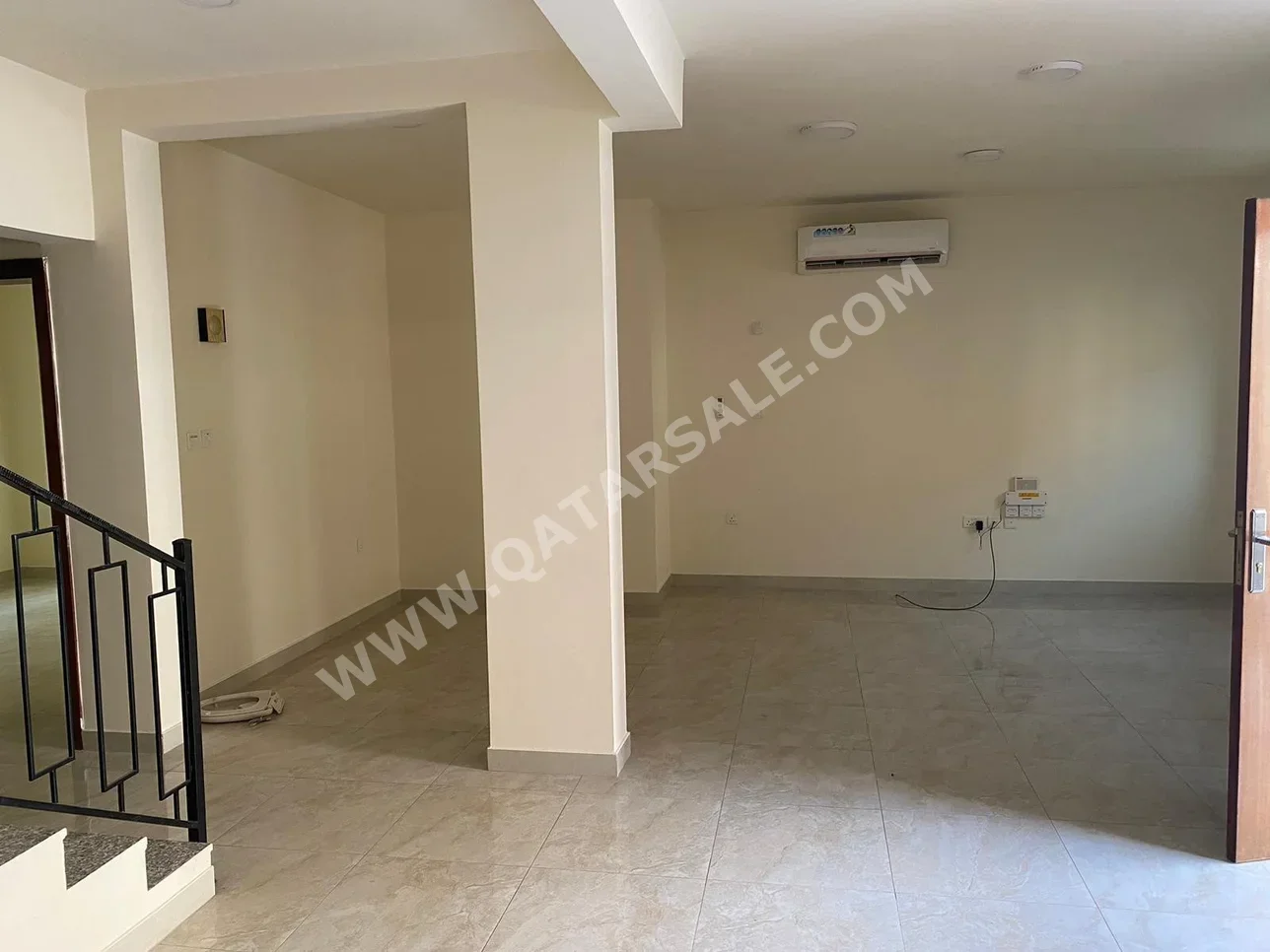 سكن عائلي  - غير مفروشة  - الريان  - أبو هامور  - 6 غرف نوم