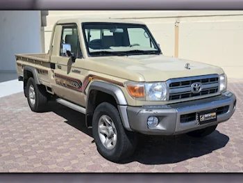 Toyota  Land Cruiser  LX  2013  Manual  525,000 Km  6 Cylinder  Four Wheel Drive (4WD)  Pick Up  Beige