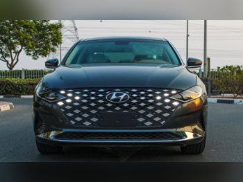 Hyundai  Azera  Sedan  White  2023