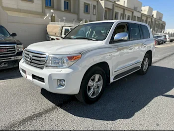 Toyota  Land Cruiser  VXR  2013  Automatic  299,000 Km  8 Cylinder  Four Wheel Drive (4WD)  SUV  White