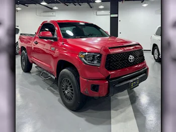 Toyota  Tundra  SR5  2014  Automatic  128,000 Km  8 Cylinder  Four Wheel Drive (4WD)  Pick Up  Red