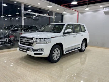 Toyota  Land Cruiser  GXR  2018  Automatic  144,000 Km  8 Cylinder  Four Wheel Drive (4WD)  SUV  White