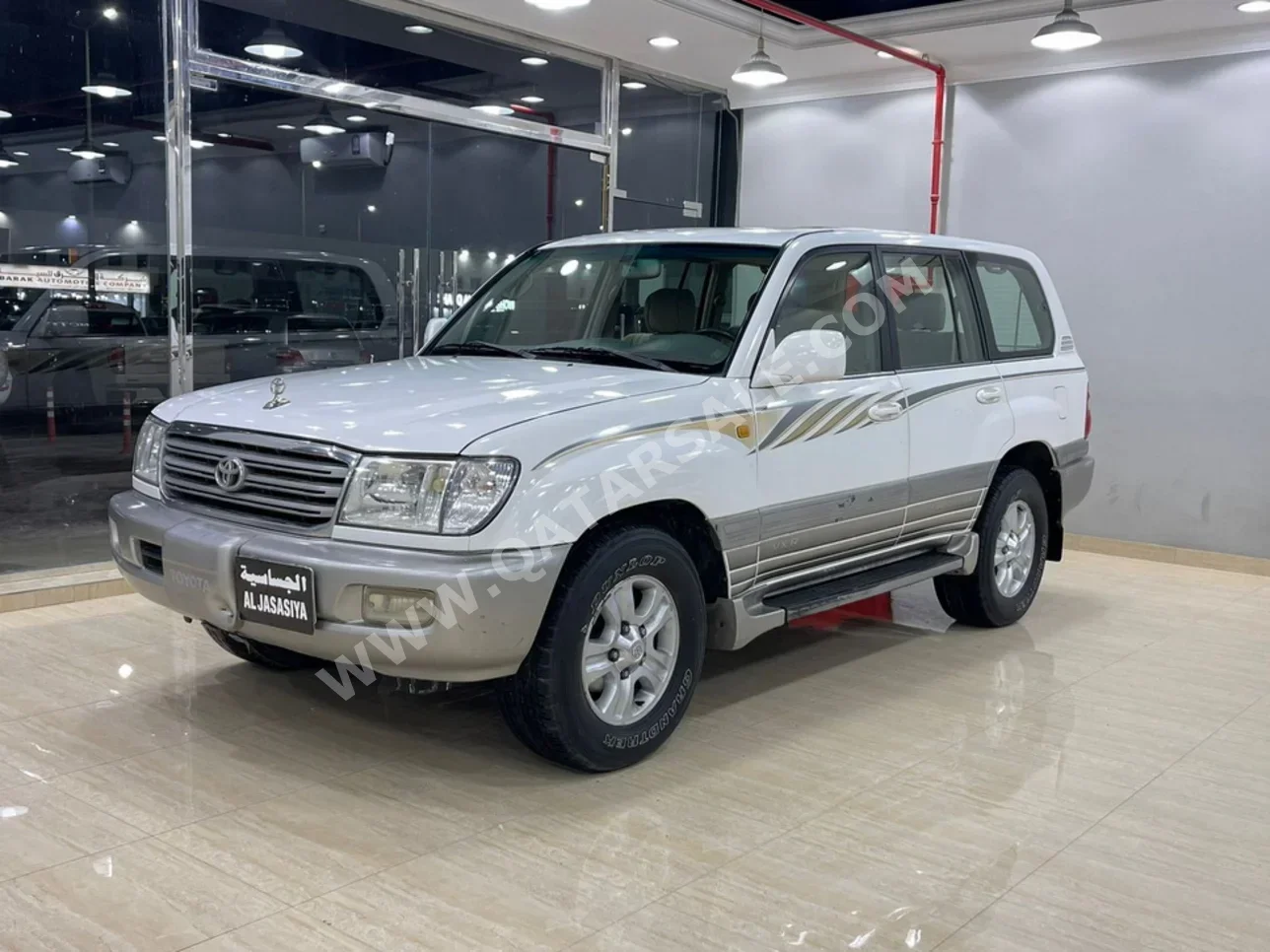 Toyota  Land Cruiser  VXR  2003  Manual  263,000 Km  8 Cylinder  Four Wheel Drive (4WD)  SUV  White