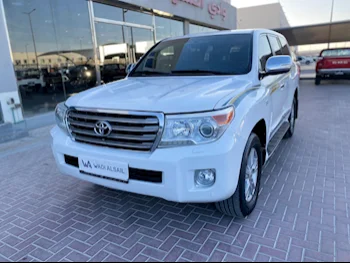 Toyota  Land Cruiser  VXR  2014  Automatic  282,000 Km  8 Cylinder  Four Wheel Drive (4WD)  SUV  White