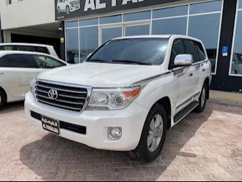 Toyota  Land Cruiser  GXR  2014  Automatic  260,000 Km  8 Cylinder  Four Wheel Drive (4WD)  SUV  White