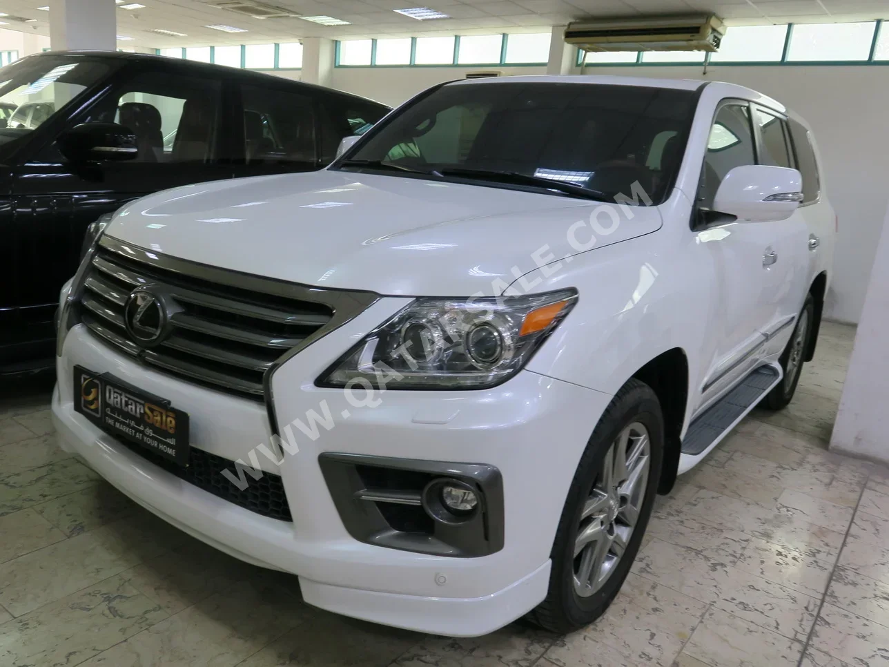 Lexus  LX  570  2015  Automatic  32,000 Km  8 Cylinder  Four Wheel Drive (4WD)  SUV  White