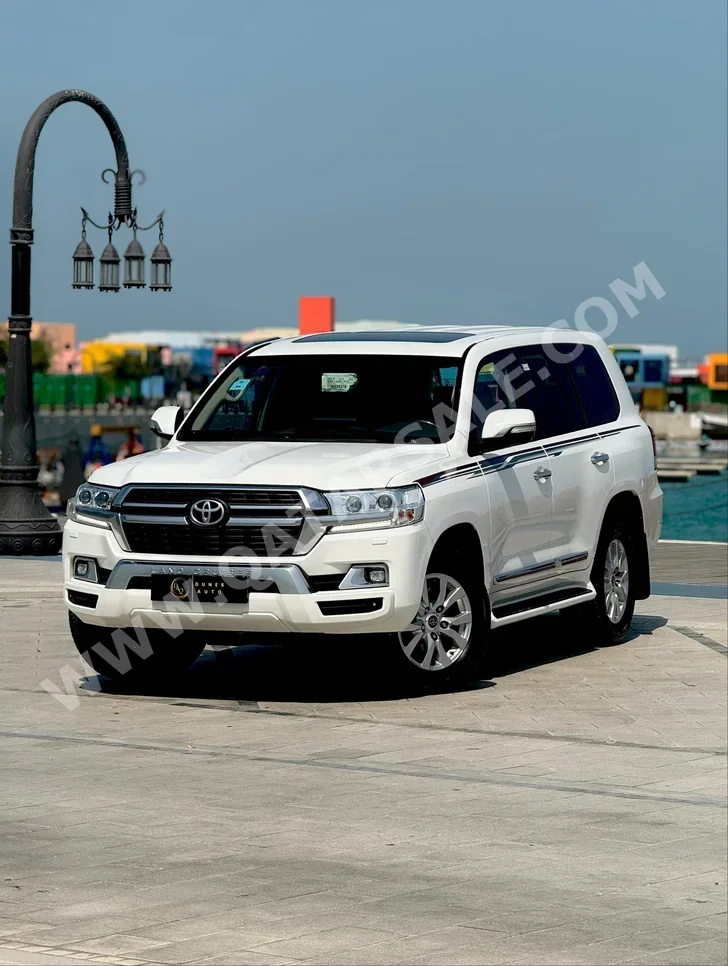 Toyota  Land Cruiser  GXR  2021  Automatic  122,000 Km  8 Cylinder  Four Wheel Drive (4WD)  SUV  White