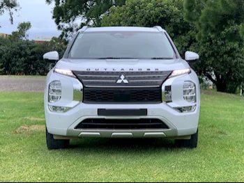 Mitsubishi  Outlander  SUV 4x4  White  2023