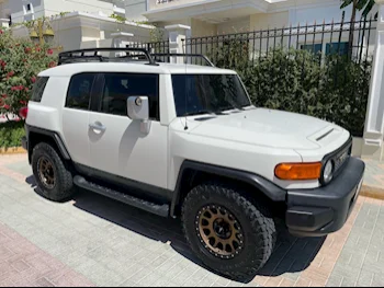 Toyota  FJ Cruiser  2014  Automatic  76,000 Km  6 Cylinder  Four Wheel Drive (4WD)  SUV  White