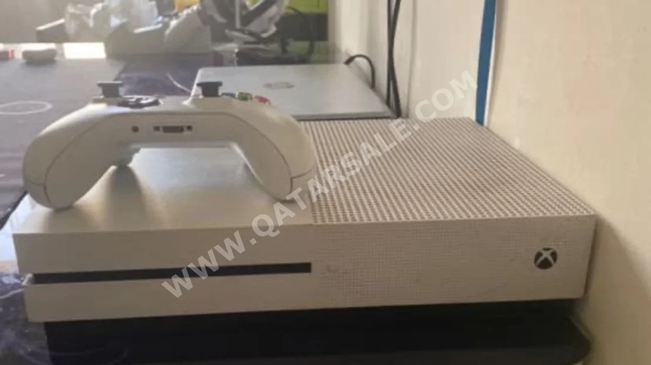 اجهزة العاب الفديو مايكروسوفت  اكس بوكس  وان اس  1 تيرابايت تشمل أجهز تحكم: 1