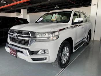 Toyota  Land Cruiser  GXR  2019  Manual  119,000 Km  8 Cylinder  Four Wheel Drive (4WD)  SUV  White