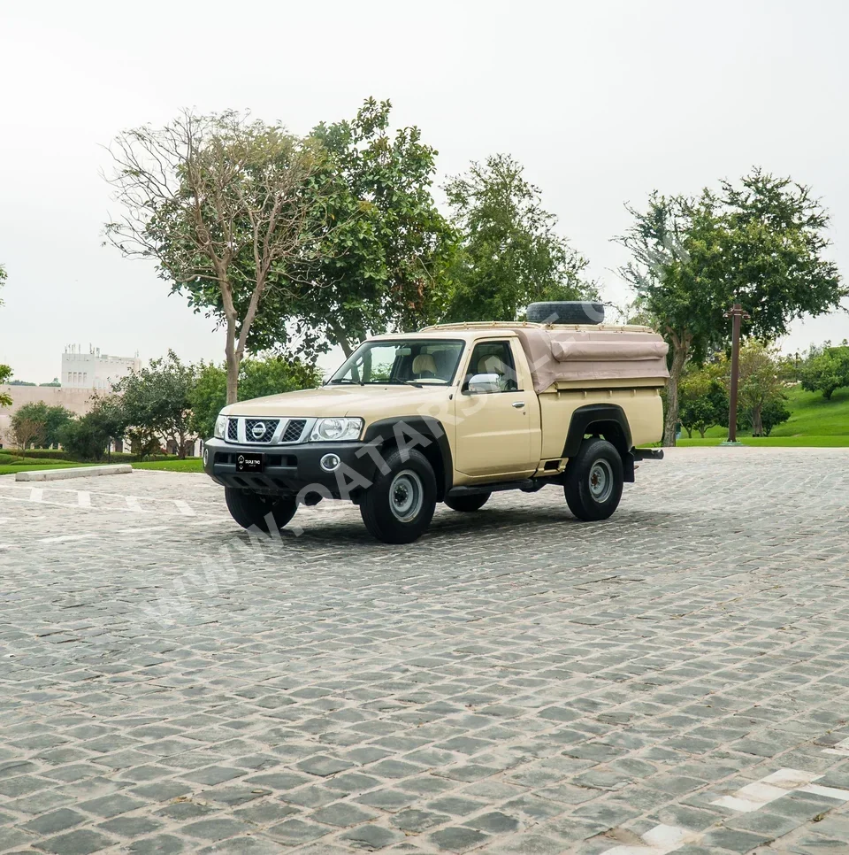 Nissan  Patrol  GL  2014  Manual  33,000 Km  6 Cylinder  Four Wheel Drive (4WD)  Pick Up  Beige