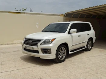 Lexus  LX  570 S  2015  Automatic  144,000 Km  8 Cylinder  Four Wheel Drive (4WD)  SUV  White