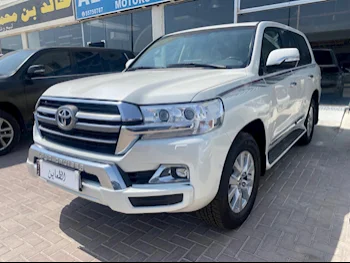 Toyota  Land Cruiser  GXR  2019  Automatic  135,000 Km  8 Cylinder  Four Wheel Drive (4WD)  SUV  White